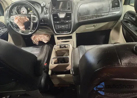 2015 Chrysler Town & Country Touring z USA, uszkodzony, nr VIN 2C4RC1BG1FR636939